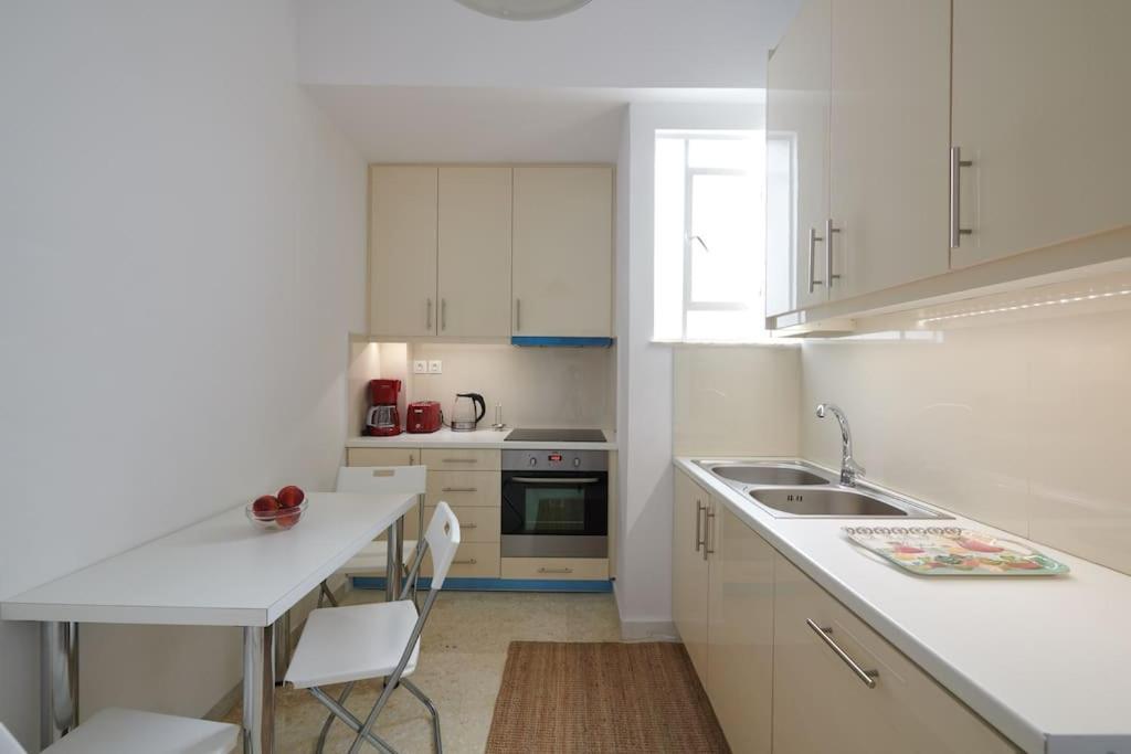 Apartment In The Heart Of The City Ateny Zewnętrze zdjęcie